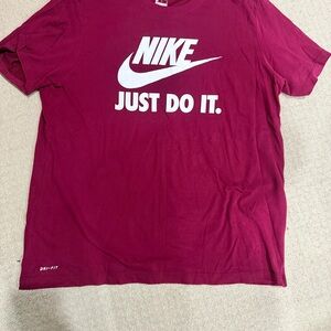 Nike Men's Burgundy Short Sleeve Tee
